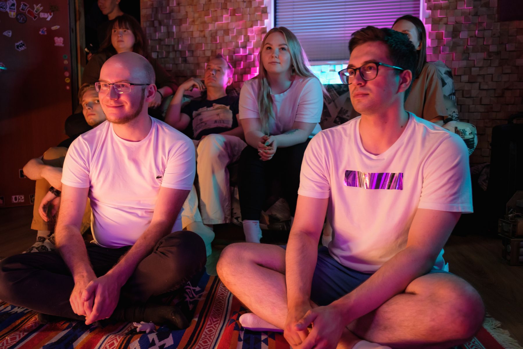 A real music community gathered around a shared live performance