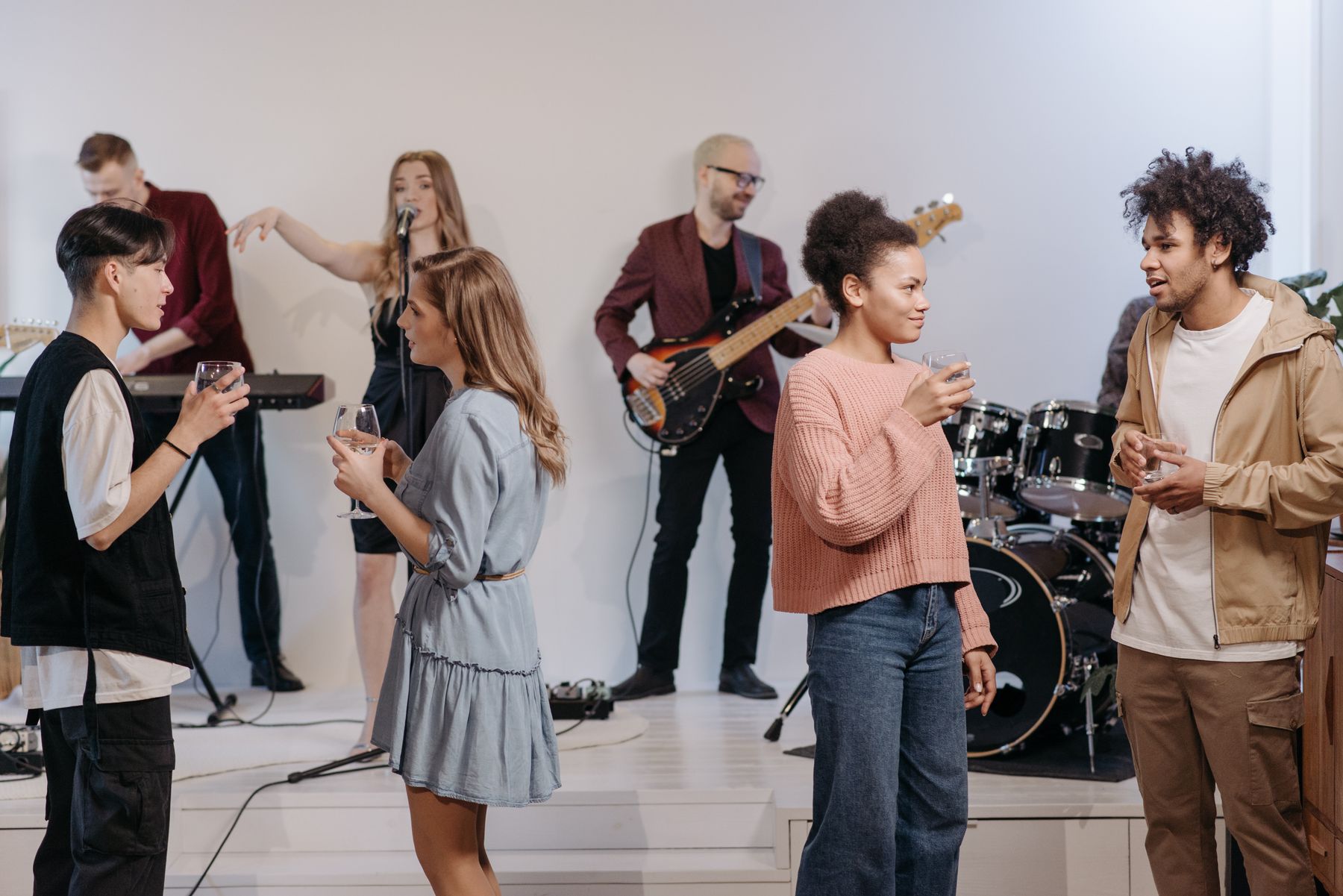 A live audience discovering music together
